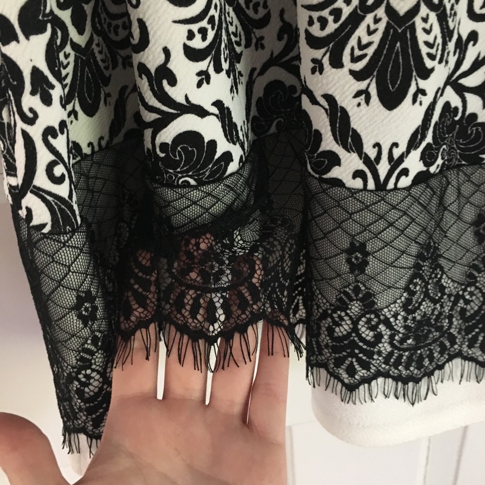 French sleeveless black and white lace dress - Picture 5 of 6